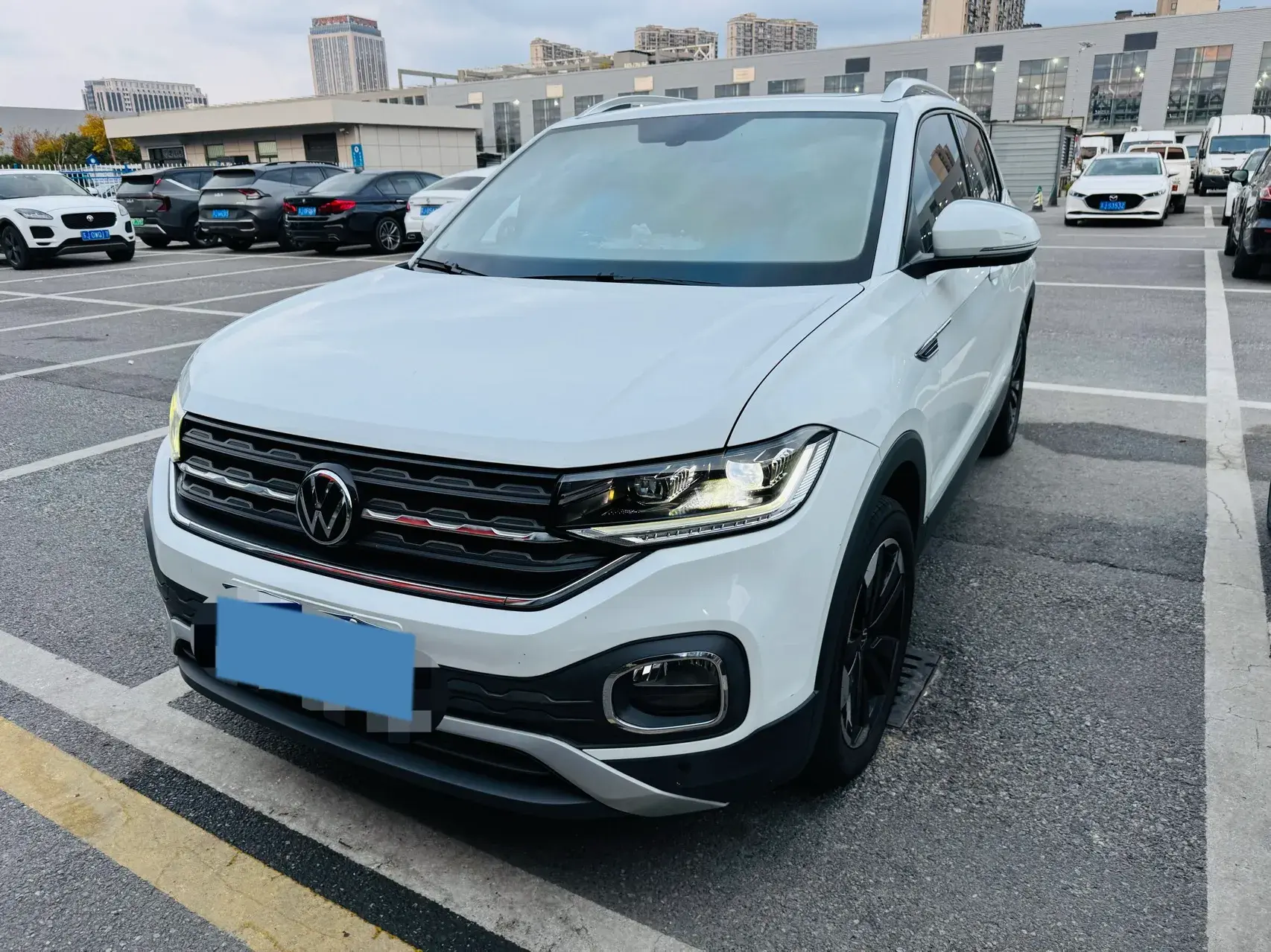 2021 VOLKSWAGEN TACQUA view 1