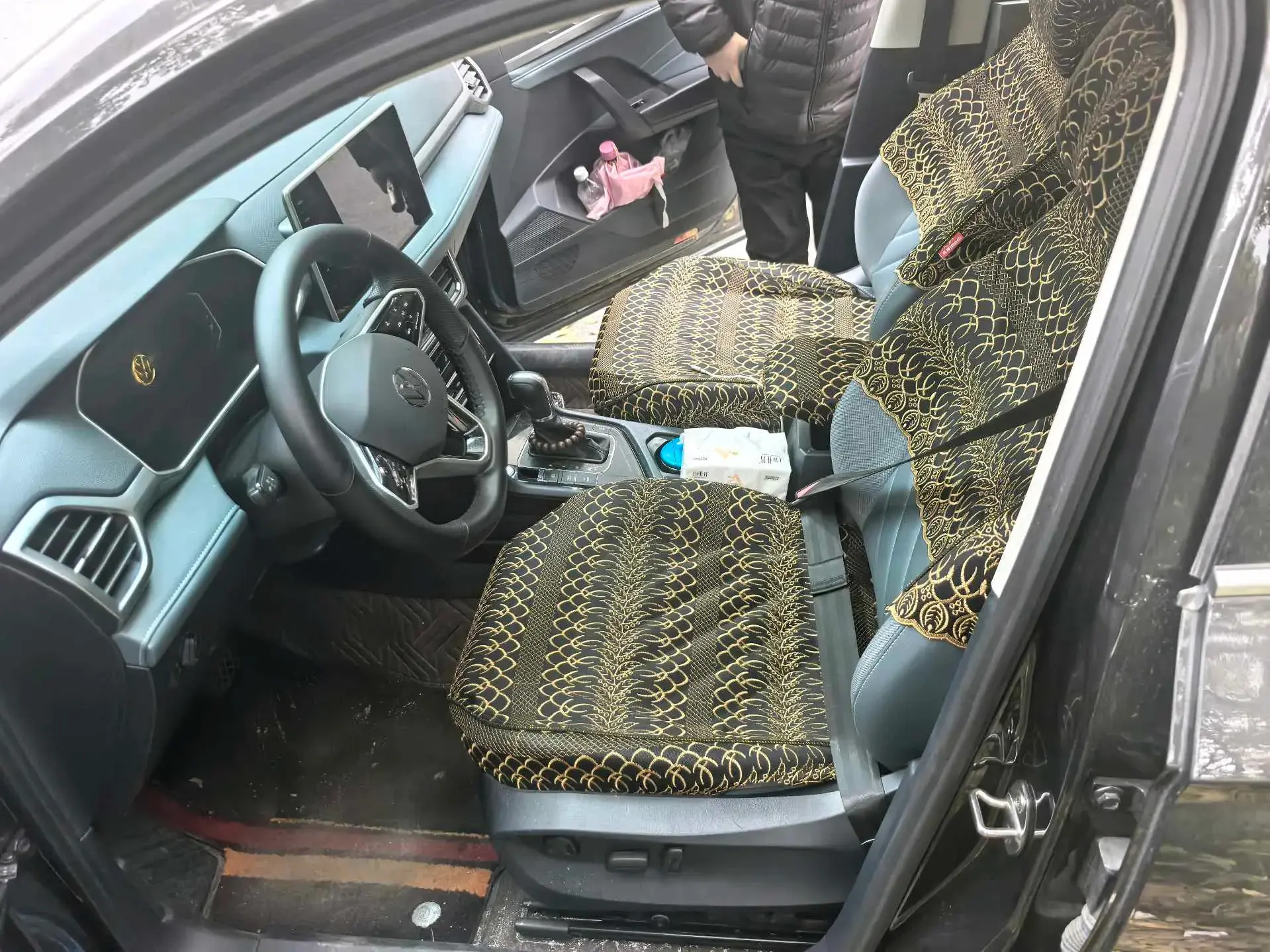 2023 VOLKSWAGEN THARU thumbnail 3