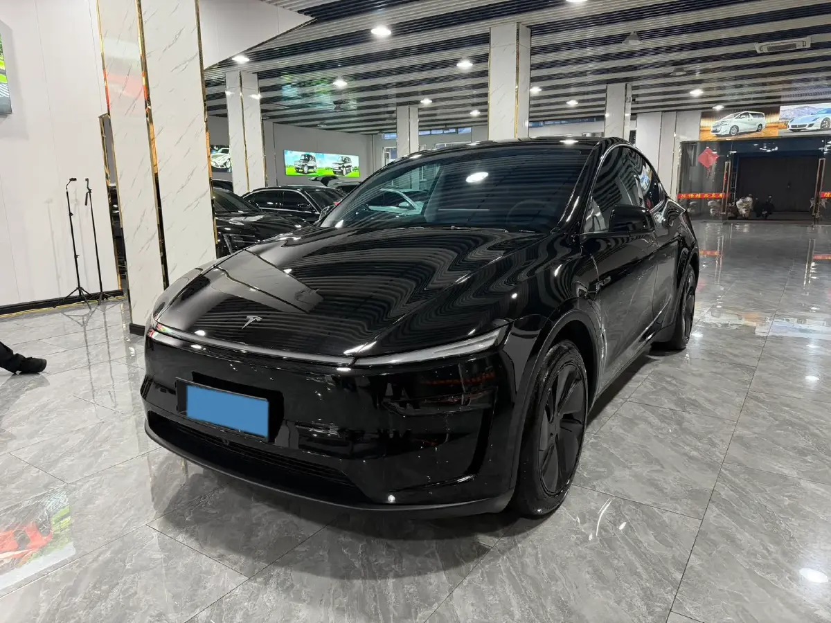 2025 Tesla Model Y BEV 62.5KWH