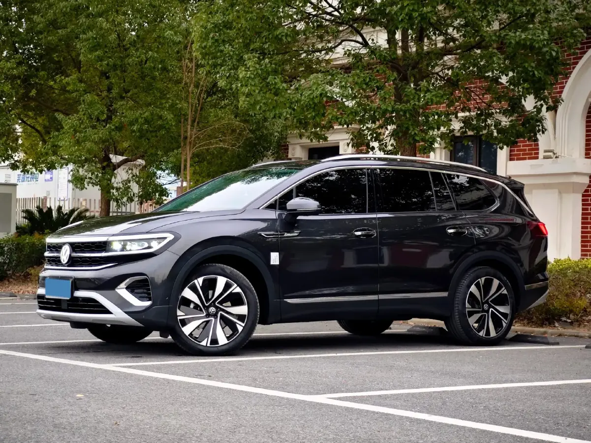 2024 Volkswagen Talagon 2.0T 220HP L4 7DCT