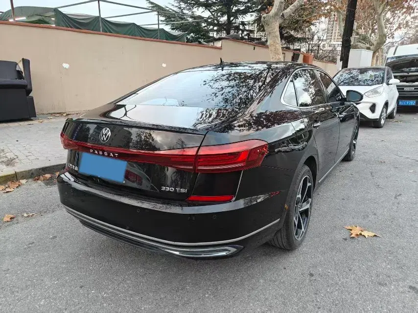 2023 VOLKSWAGEN PASSAT thumbnail 2