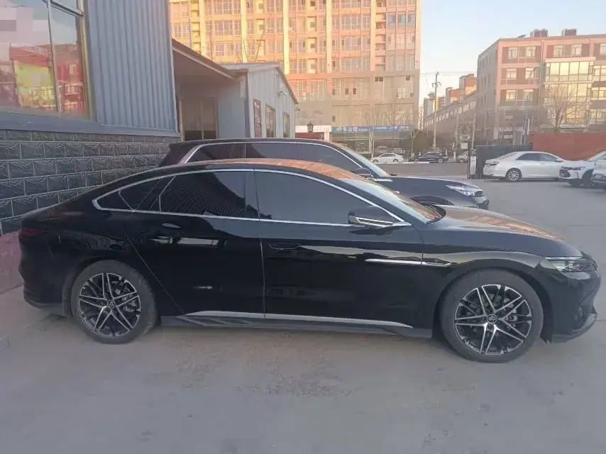 2025 BYD HAN thumbnail 3