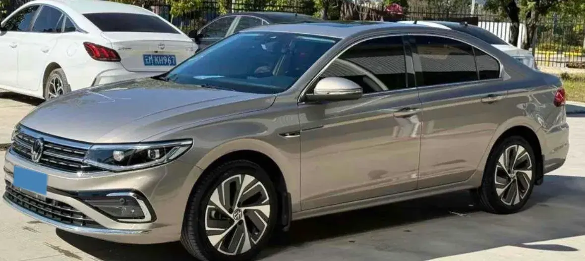 2023 VOLKSWAGEN BORA view 1