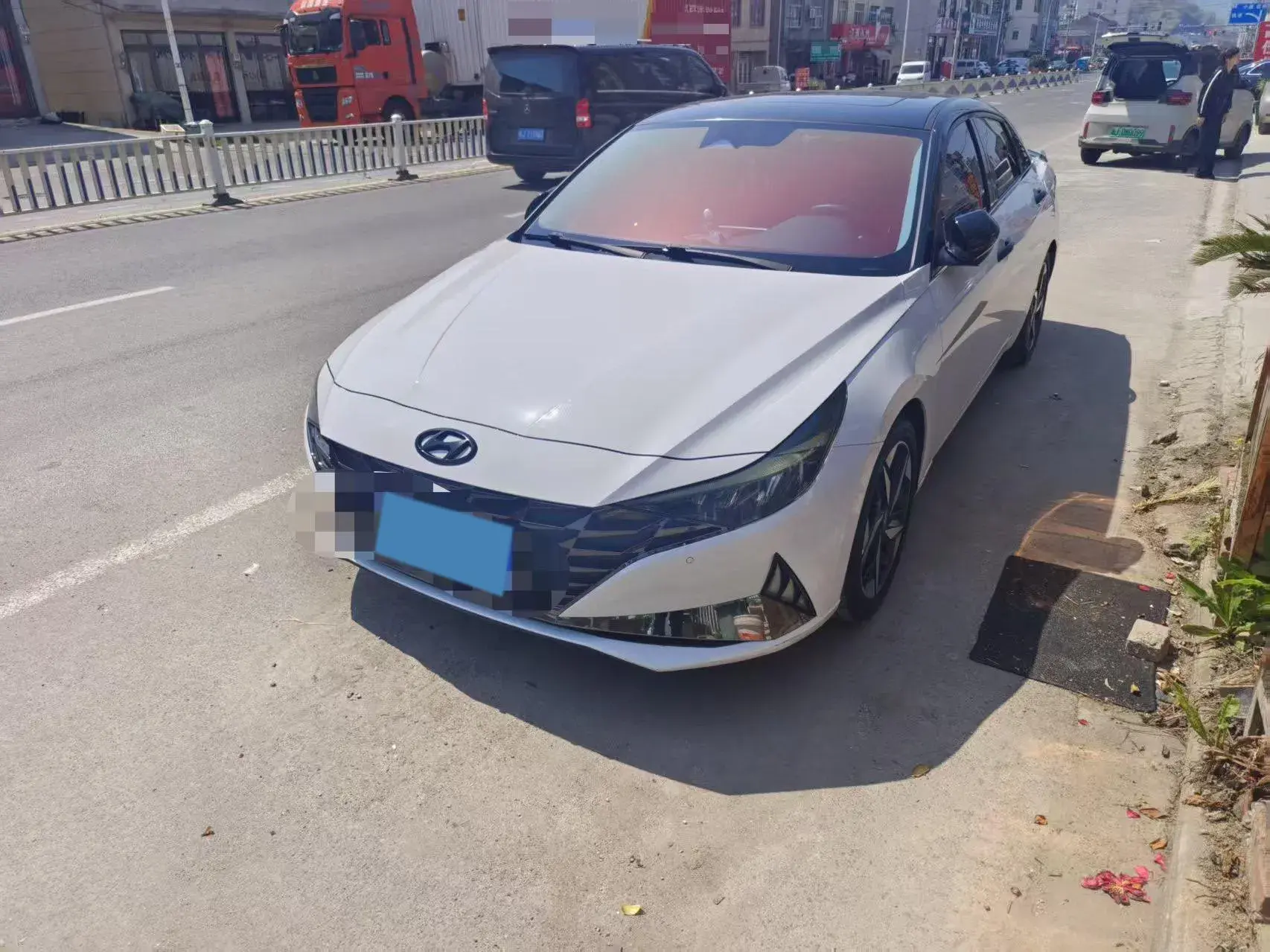 2022 HYUNDAI ELANTRA view 1