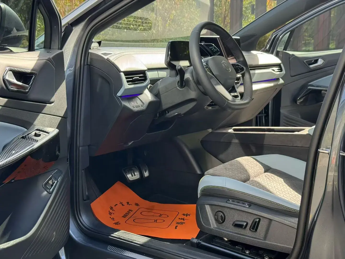 2021 VOLKSWAGEN ID.4 thumbnail 4