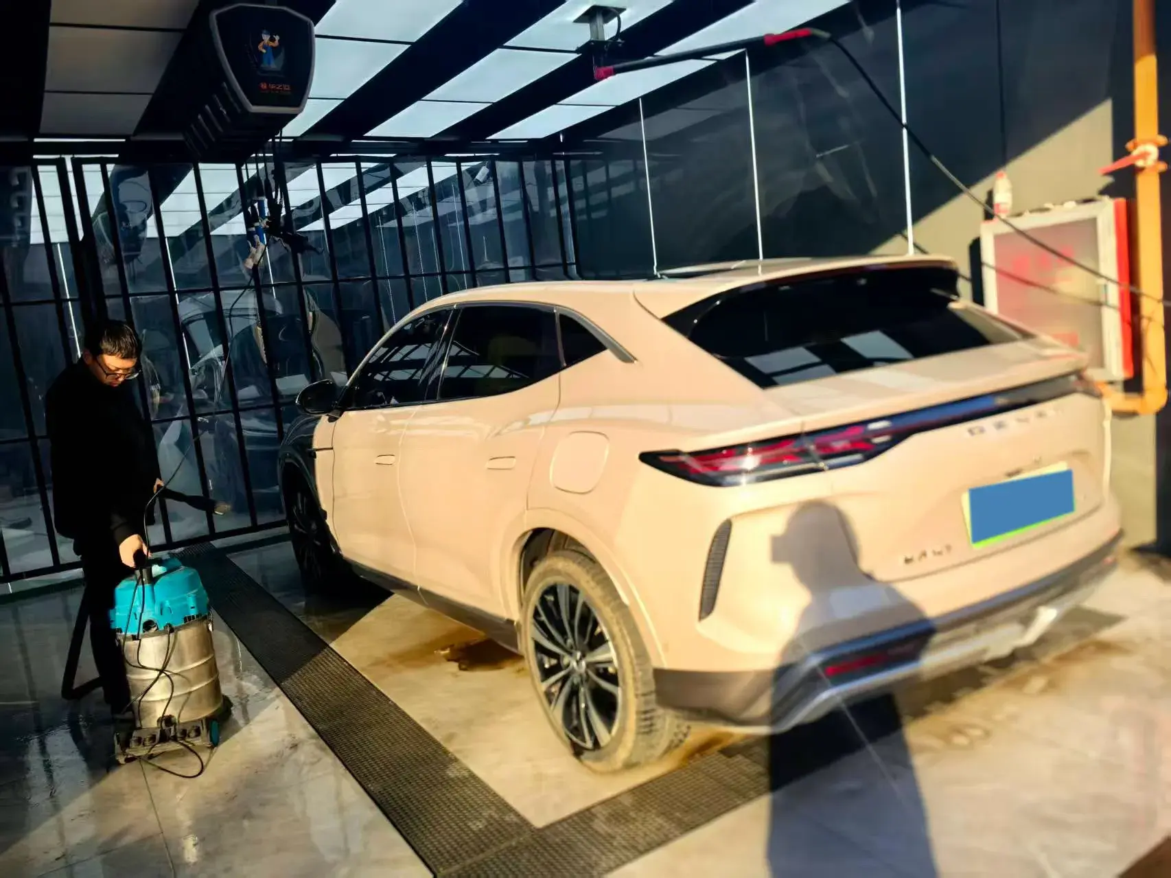 2023 DENZA N7 thumbnail 3