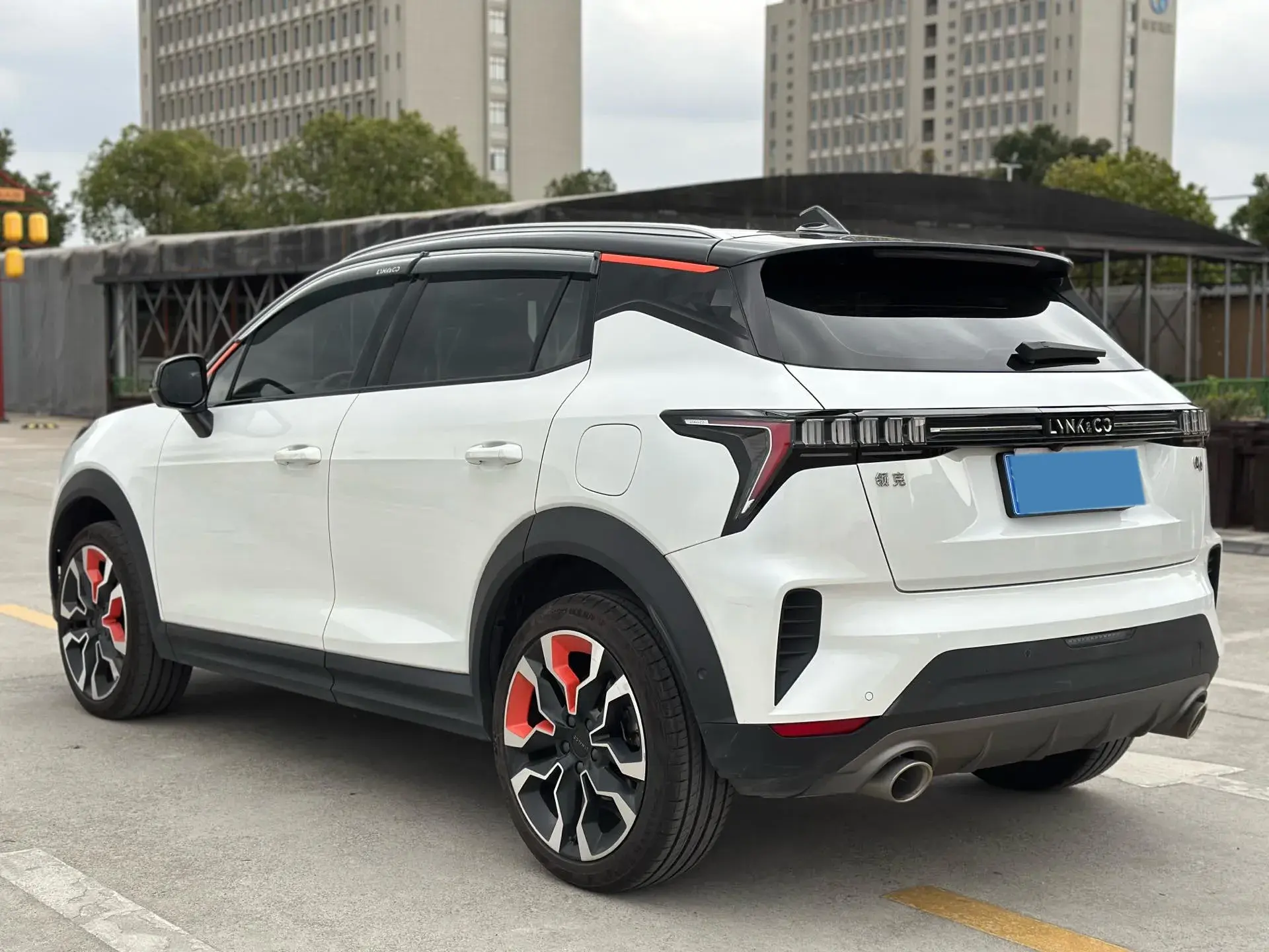 2020 LYNK&CO 06 thumbnail 2