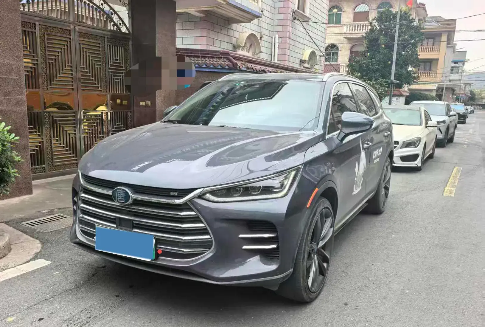2019 BYD TANG view 1