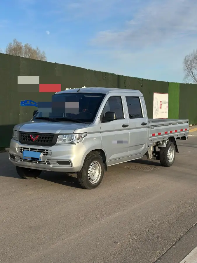 2023 WuLing RongGuang New Truck 1.5L 102HP L4 5MT