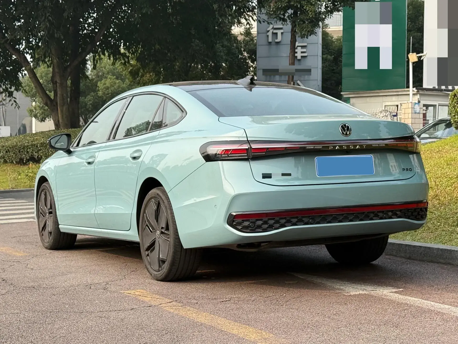 2025 VOLKSWAGEN PASSAT thumbnail 3