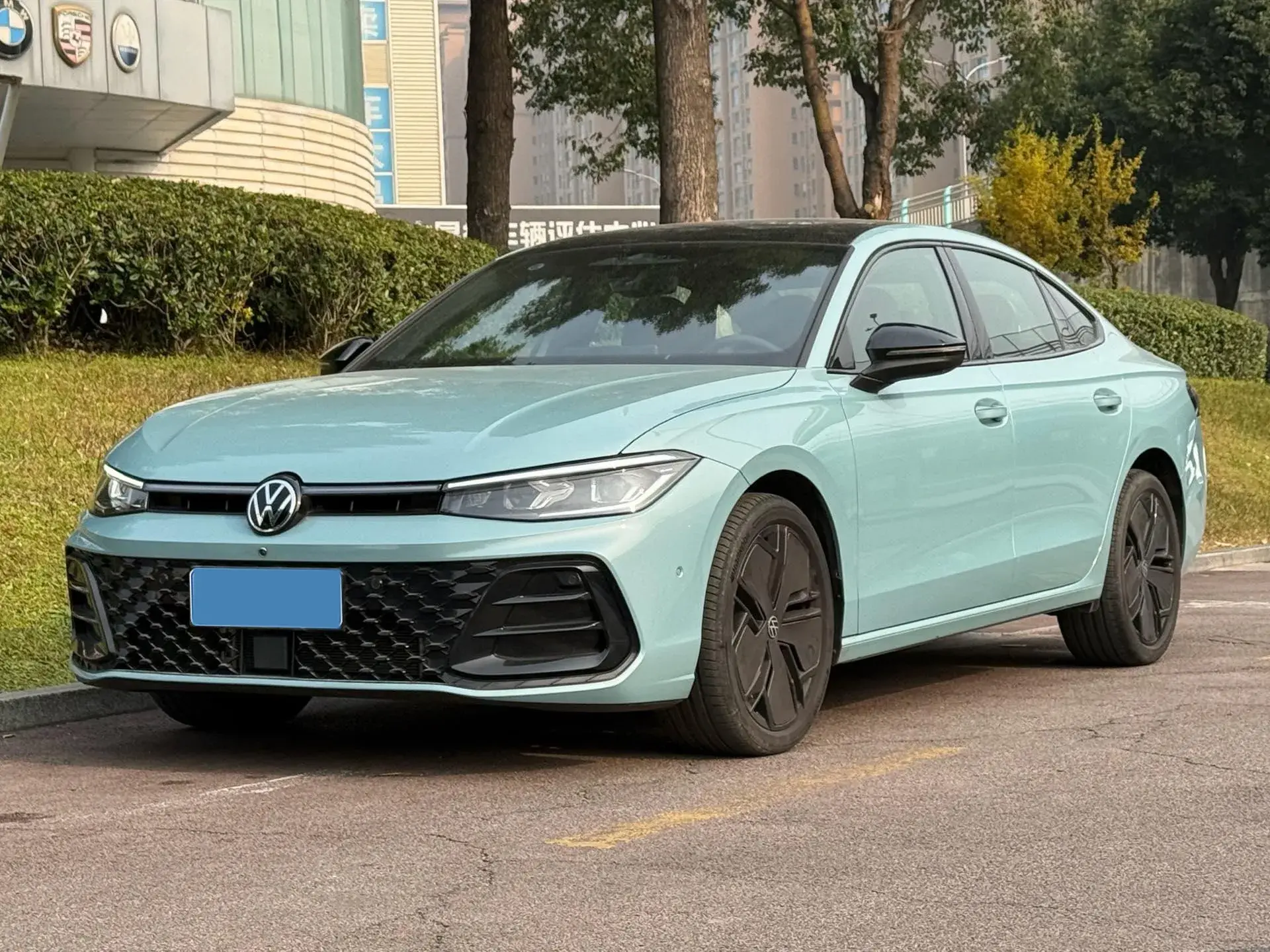 2025 VOLKSWAGEN PASSAT view 1