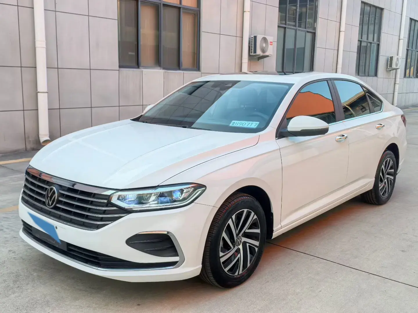 2024 VOLKSWAGEN LAVIDA view 1