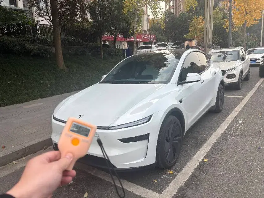 2025 Tesla Model Y BEV 78.4KWH