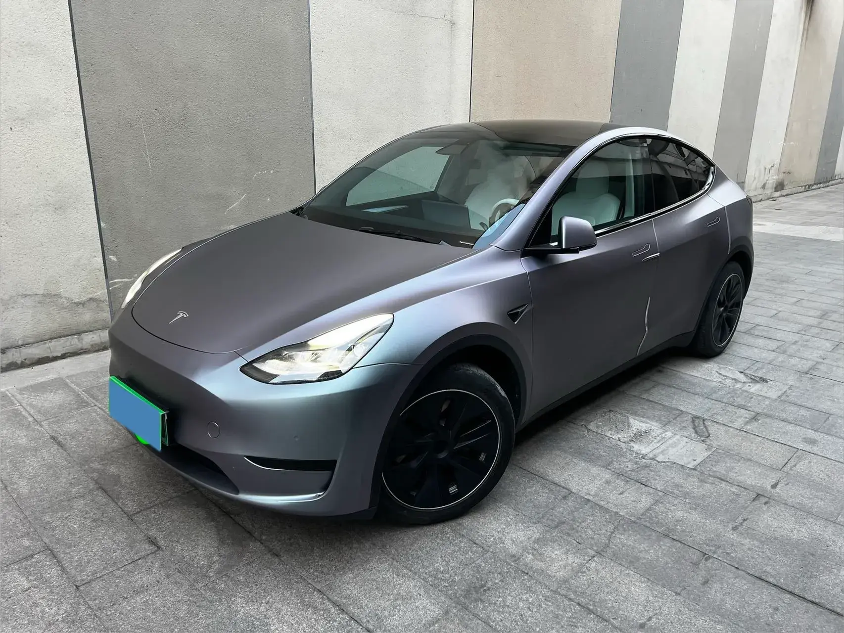 2022 BYD TANG view 1