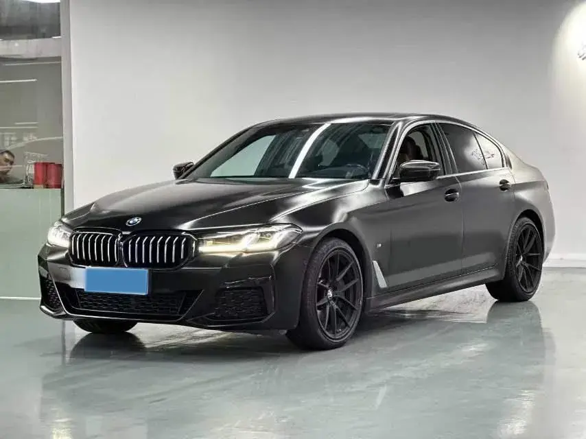2021 BMW 5 view 1