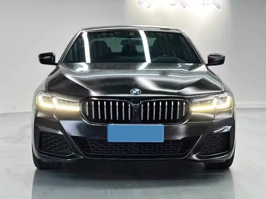 2021 BMW 5 thumbnail 2