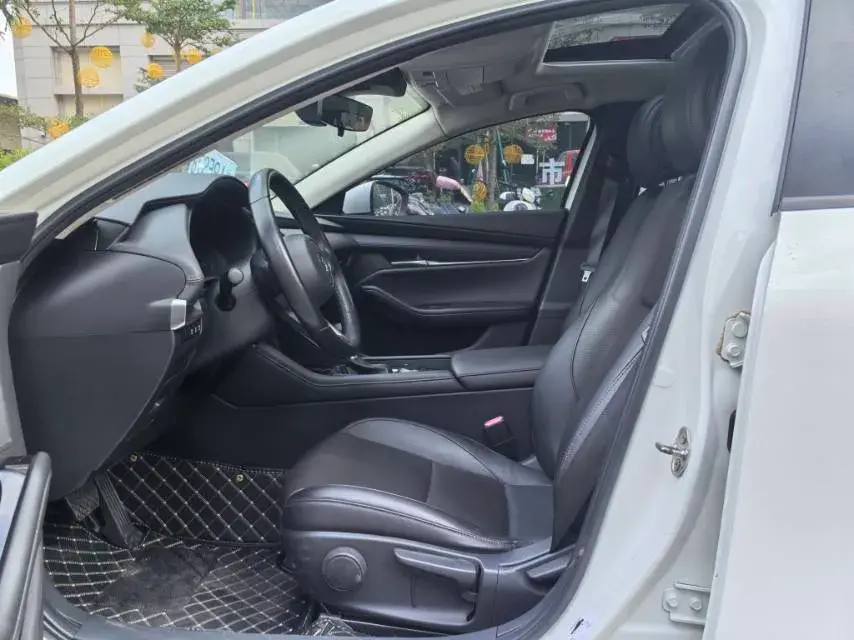 2020 MAZDA 3 thumbnail 4