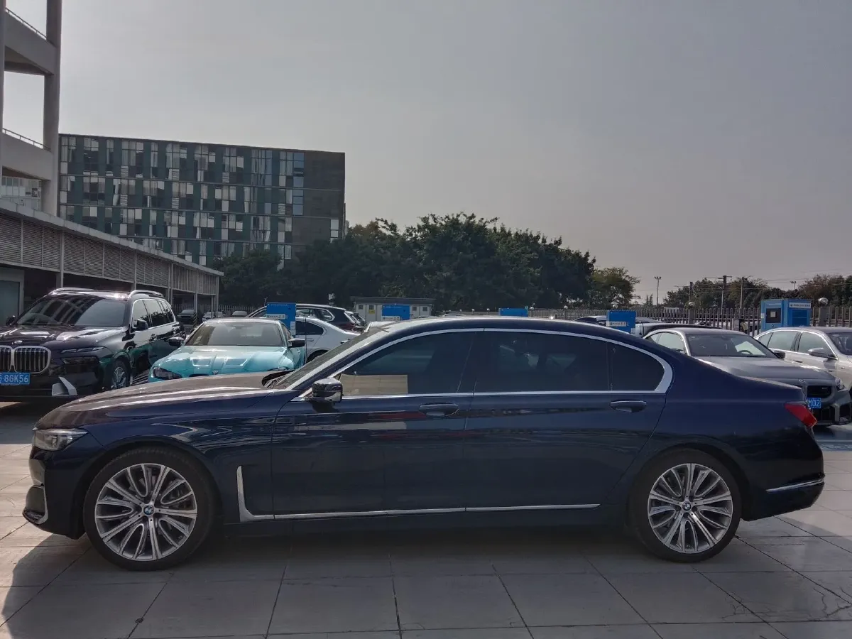 2021 BMW 7 Series 3.0T 340HP L6 8AT,autocango,china used car exporter,china ev exporter,chinese used car exporter,chinese used ev exporter