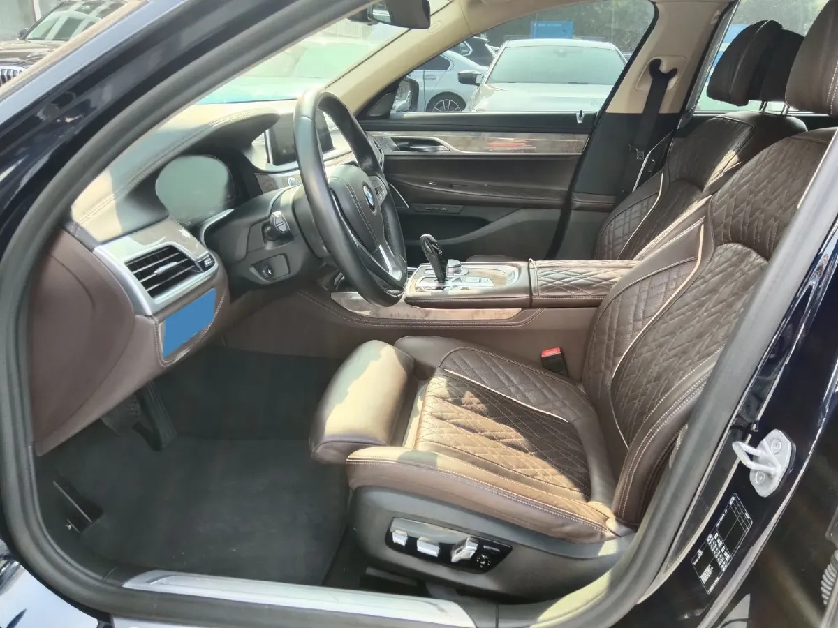 2021 BMW 7 Series 3.0T 340HP L6 8AT,autocango,china used car exporter,china ev exporter,chinese used car exporter,chinese used ev exporter