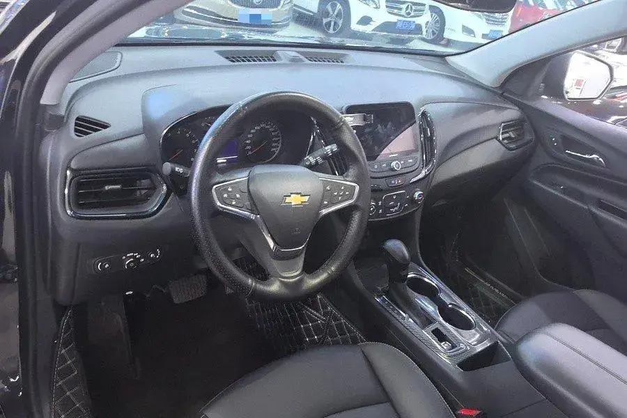 2021 CHEVROLET EQUINOX thumbnail 4