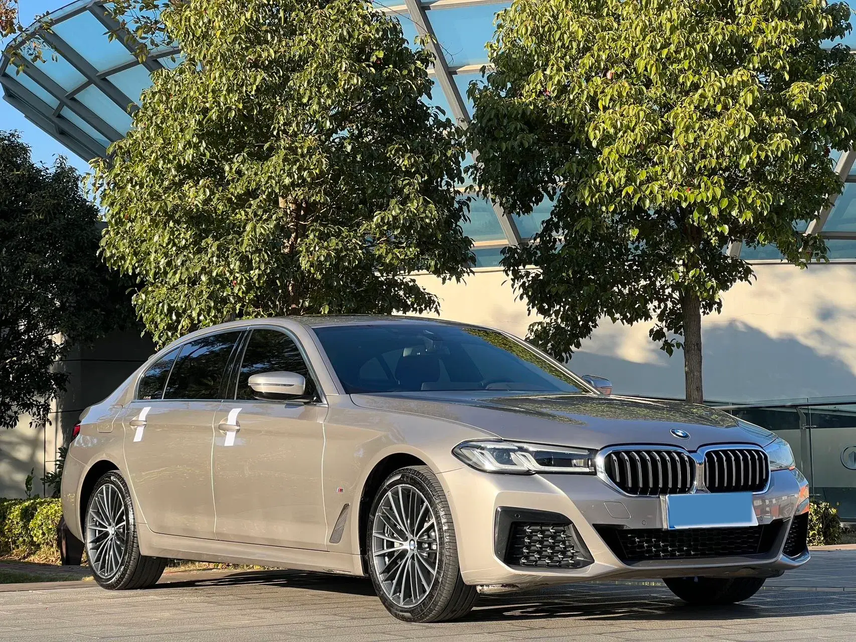 2021 BMW 5 thumbnail 3