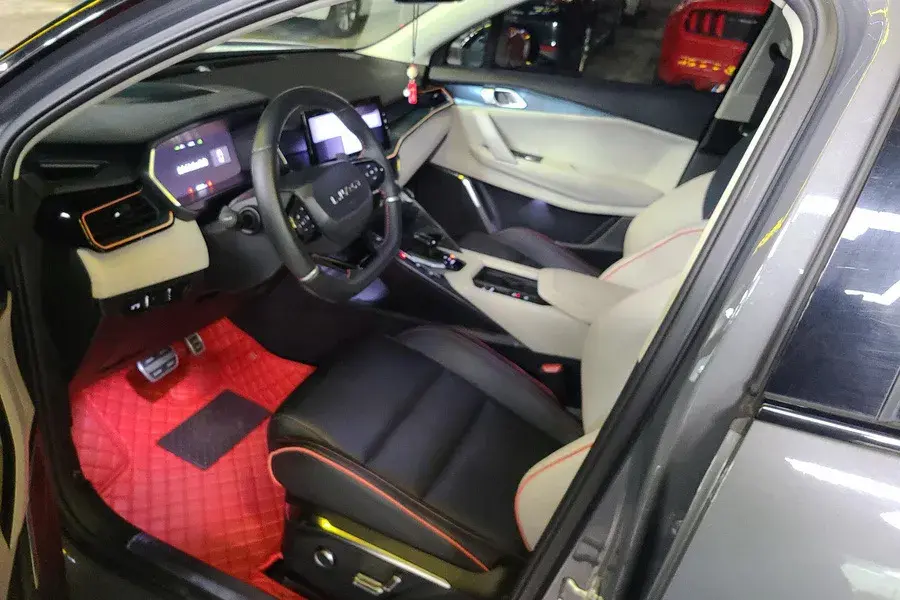 2020 LYNK&CO 06 thumbnail 3