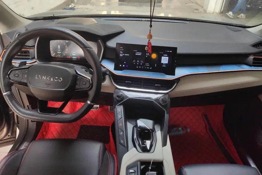 2020 LYNK&CO 06 thumbnail 4