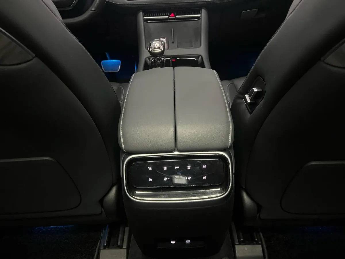 2022 Volvo S60 2.0T 197HP L4 8AT,autocango,china used car exporter,china ev exporter,chinese used car exporter,chinese used ev exporter