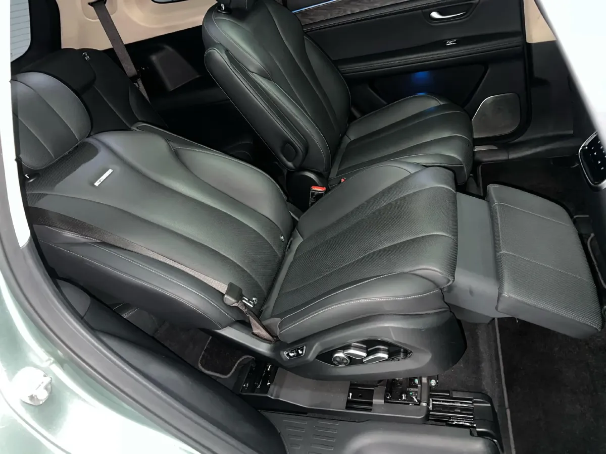 2022 Volvo S60 2.0T 197HP L4 8AT,autocango,china used car exporter,china ev exporter,chinese used car exporter,chinese used ev exporter