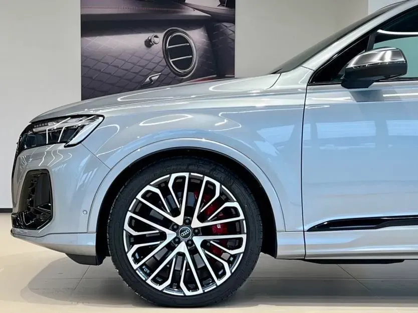 2024 Audi SQ7 4.0T 507HP V8 8AT,autocango,china used car exporter,china ev exporter,chinese used car exporter,chinese used ev exporter