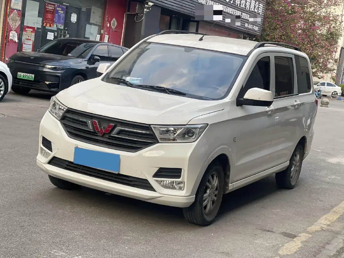 2019 WuLing HongGuang 1.5L 99HP L4 6MT