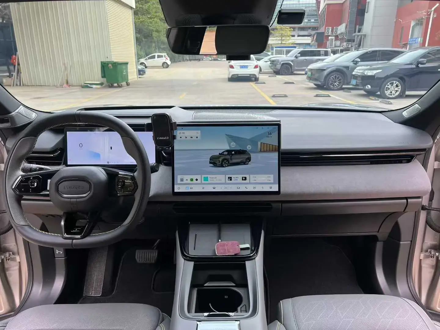 2023 LYNK&CO 08 thumbnail 4