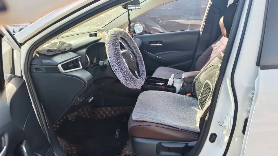 2019 TOYOTA COROLLA thumbnail 3