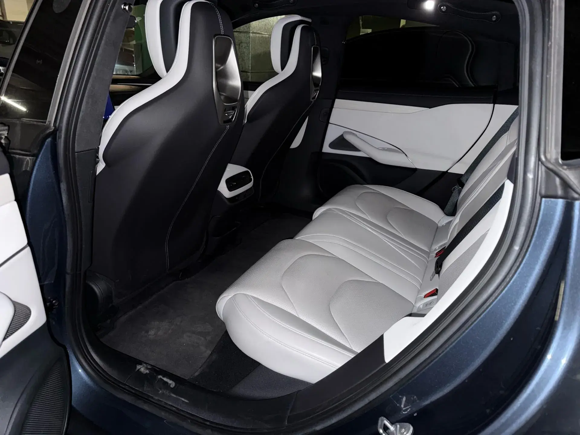 2024 MI SU7 thumbnail 3