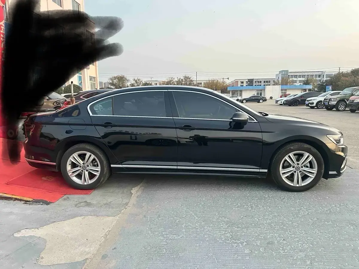 2025 VOLKSWAGEN MAGOTAN thumbnail 4