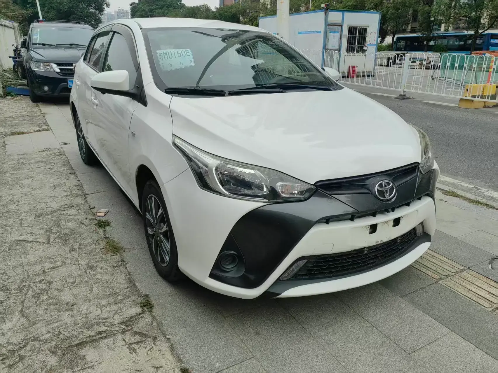 2019 TOYOTA YARIS thumbnail 2