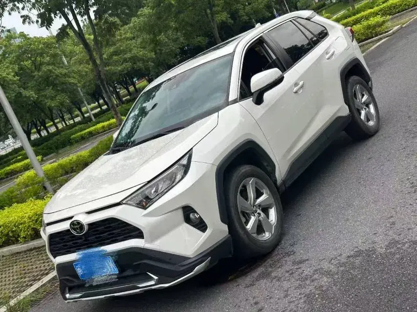 2020 TOYOTA RAV4 view 1