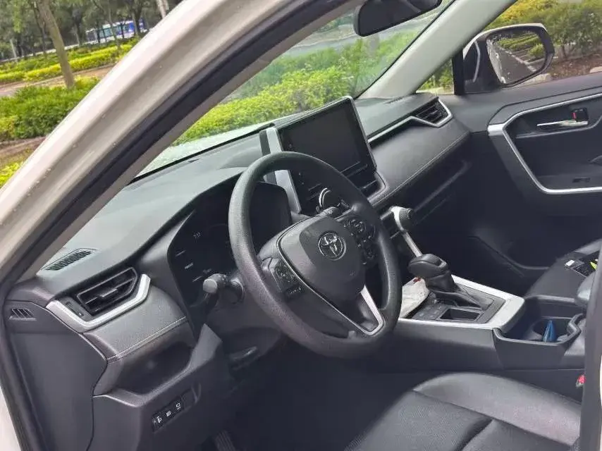 2020 TOYOTA RAV4 thumbnail 4