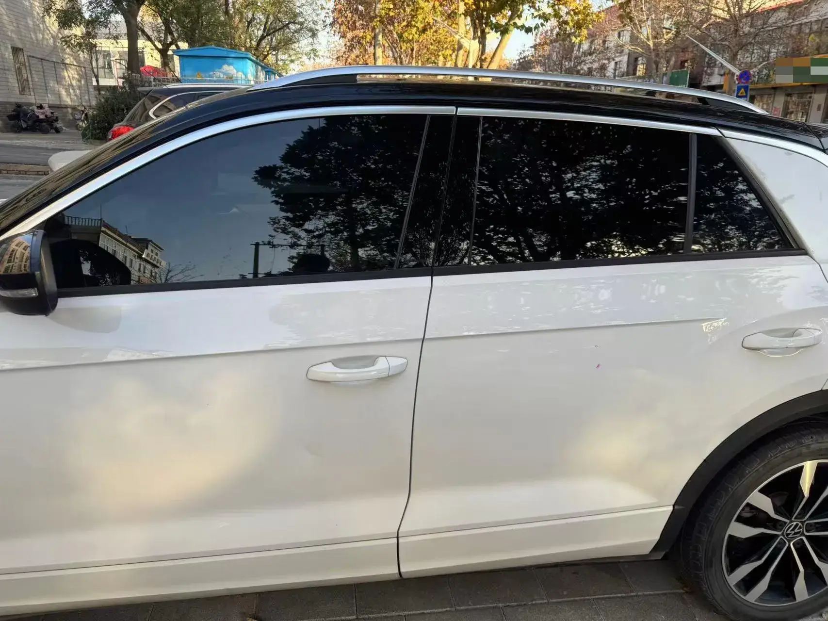 2021 VOLKSWAGEN T-ROC thumbnail 4