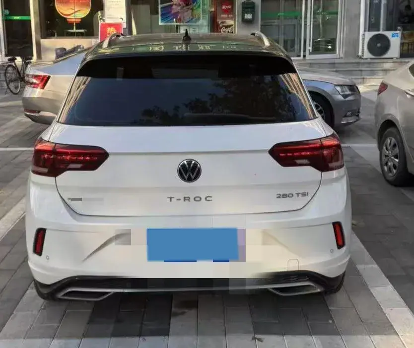 2021 VOLKSWAGEN T-ROC thumbnail 3