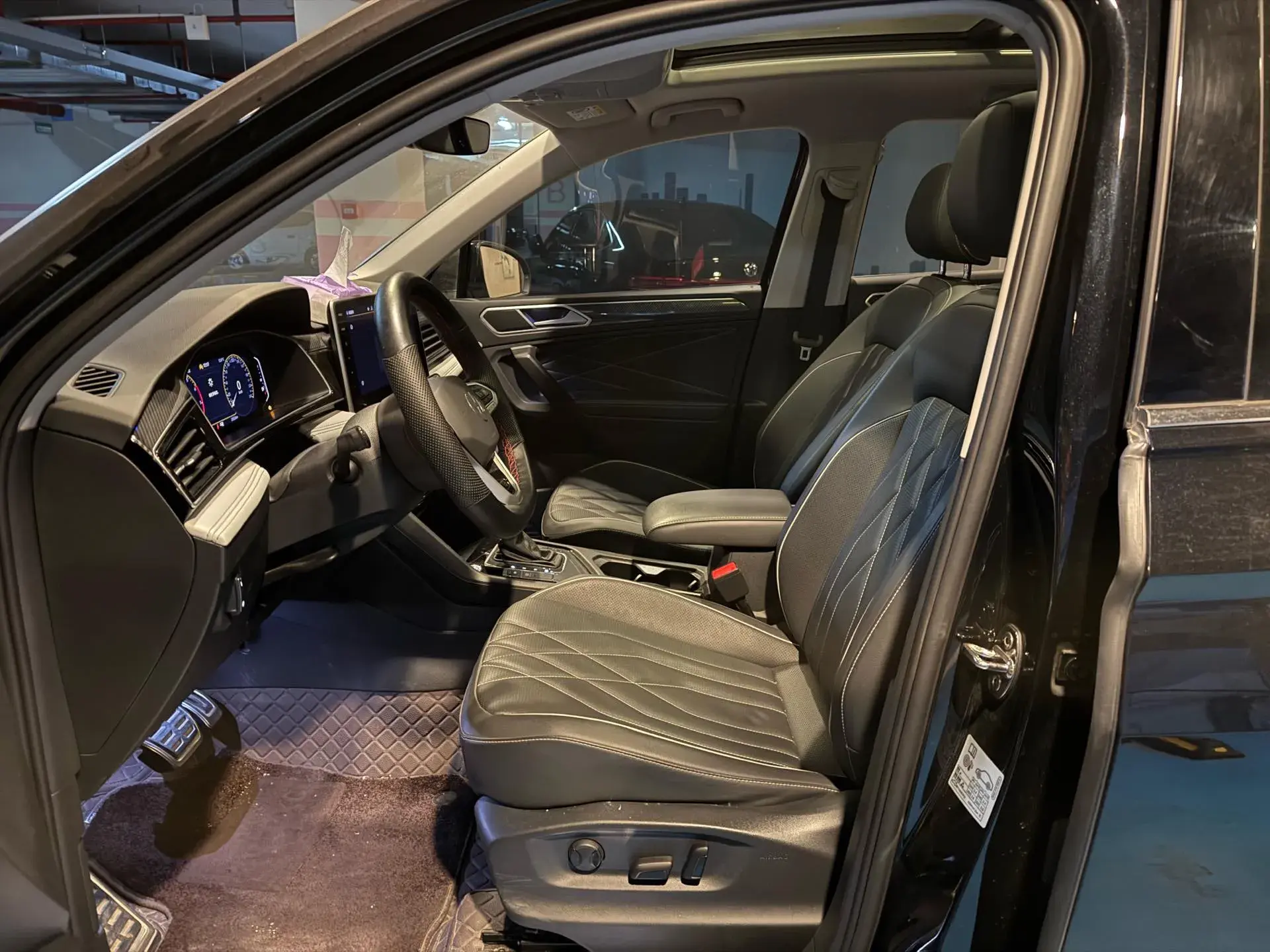 2024 VOLKSWAGEN TIGUAN thumbnail 2