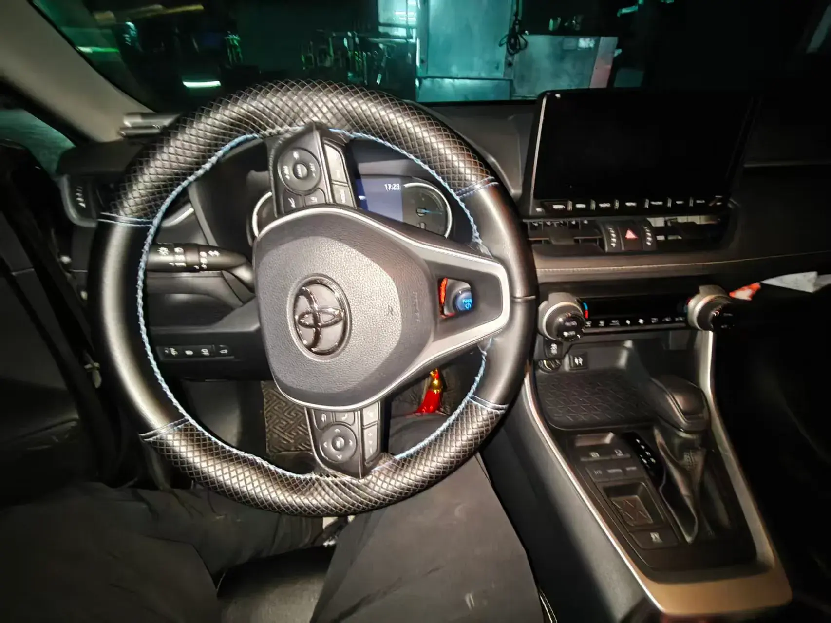 2020 TOYOTA RAV4 thumbnail 4