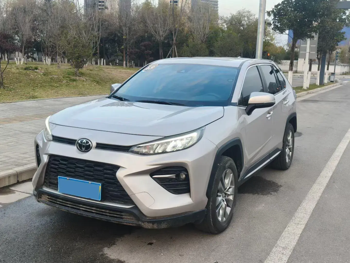 2021 TOYOTA WILDLANDER view 1