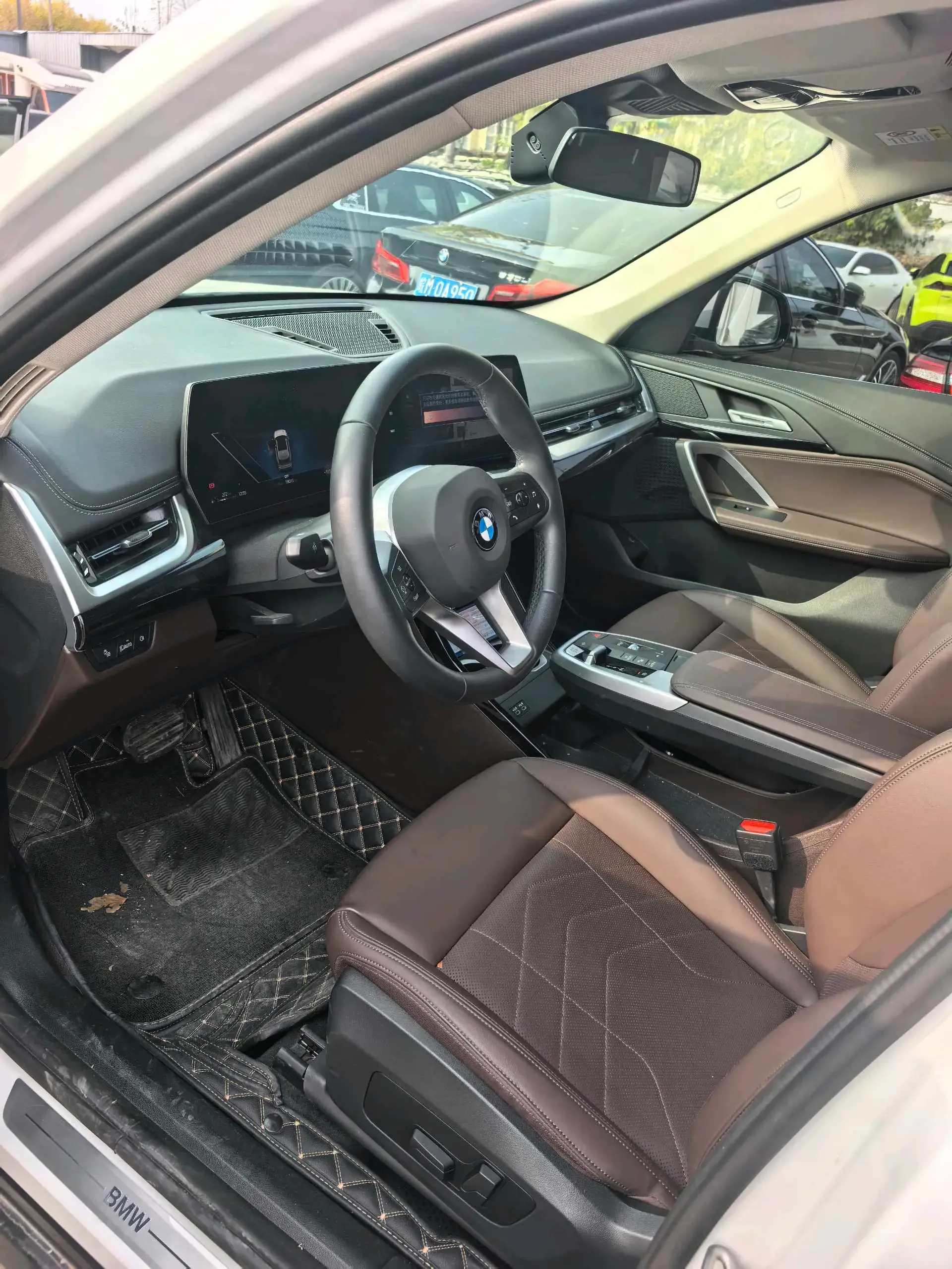 2024 BMW X1 thumbnail 3