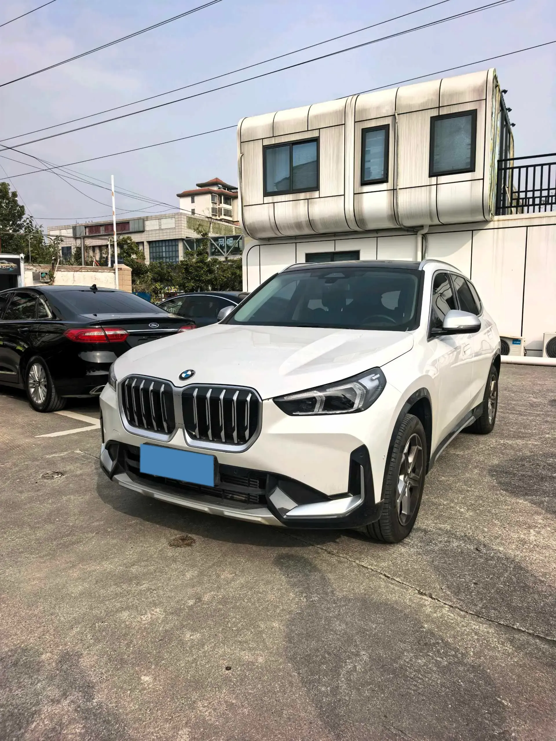 2024 BMW X1 view 1