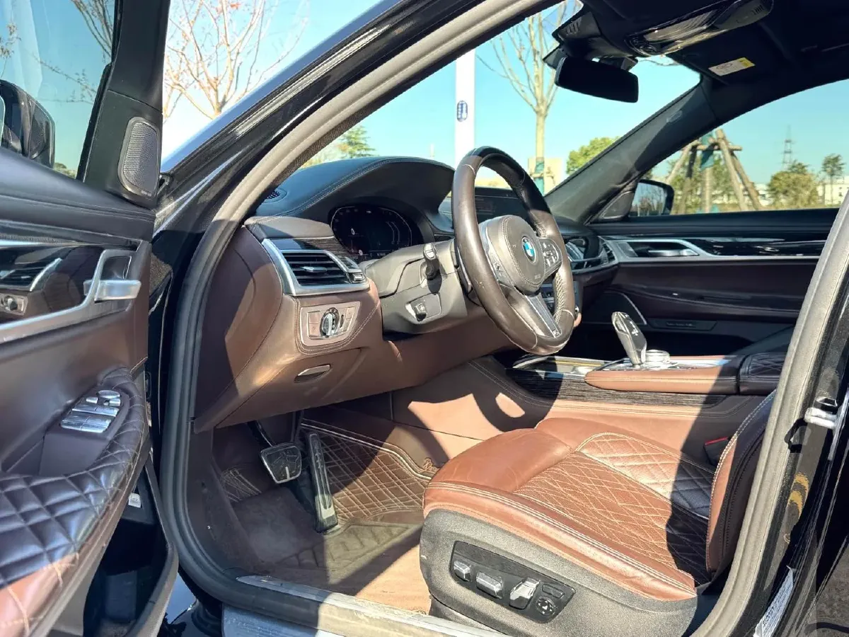 2021 BMW 7 Series 3.0T 340HP L6 8AT,autocango,china used car exporter,china ev exporter,chinese used car exporter,chinese used ev exporter