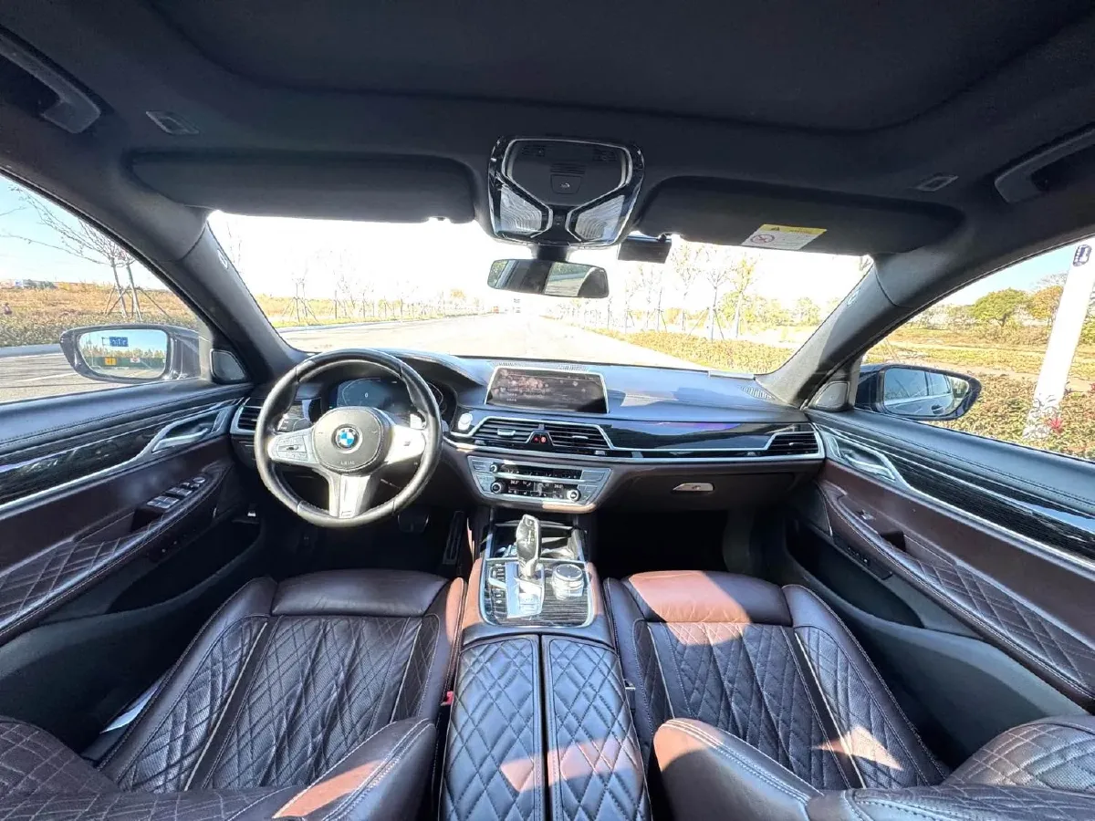2021 BMW 7 Series 3.0T 340HP L6 8AT,autocango,china used car exporter,china ev exporter,chinese used car exporter,chinese used ev exporter