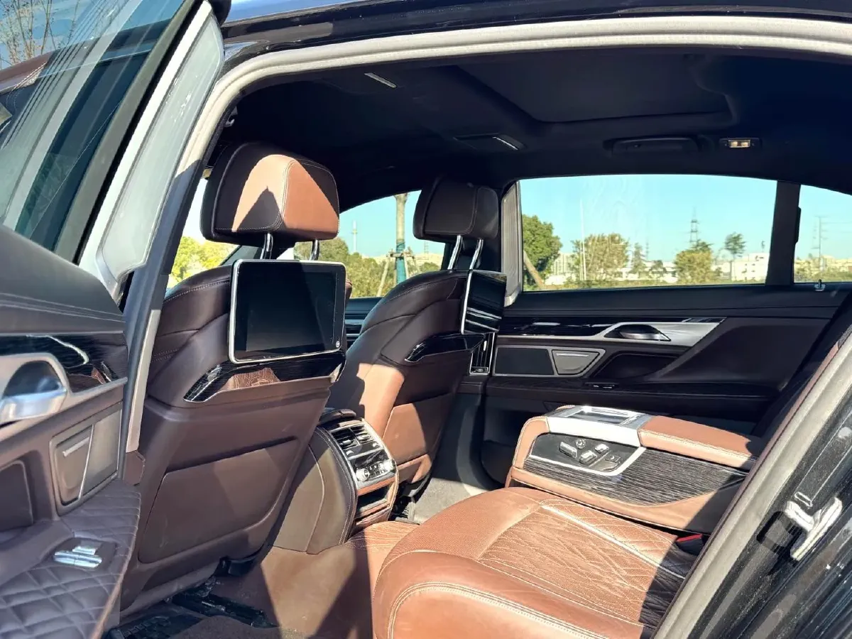 2021 BMW 7 Series 3.0T 340HP L6 8AT,autocango,china used car exporter,china ev exporter,chinese used car exporter,chinese used ev exporter