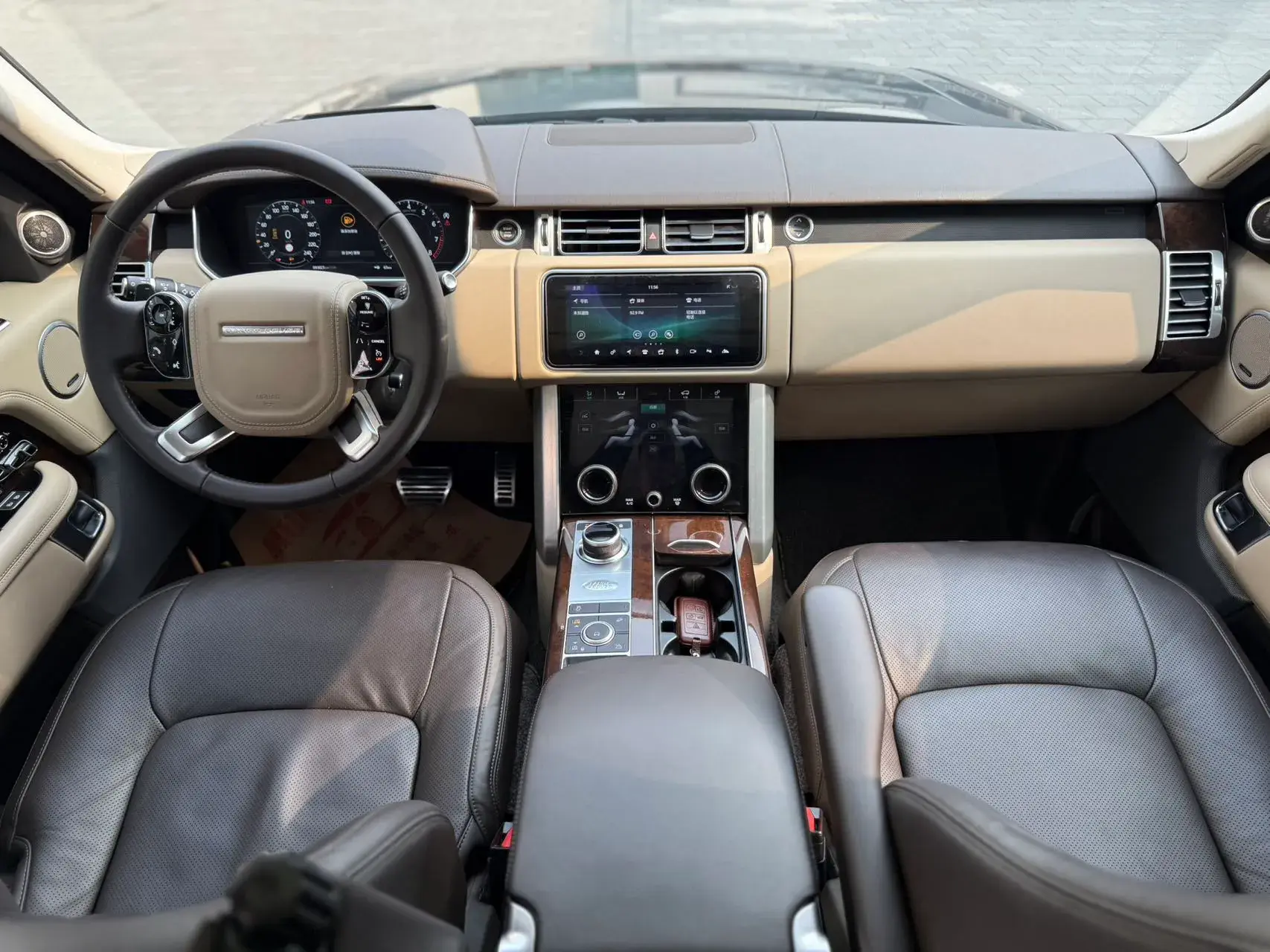 2022 LAND ROVER thumbnail 4