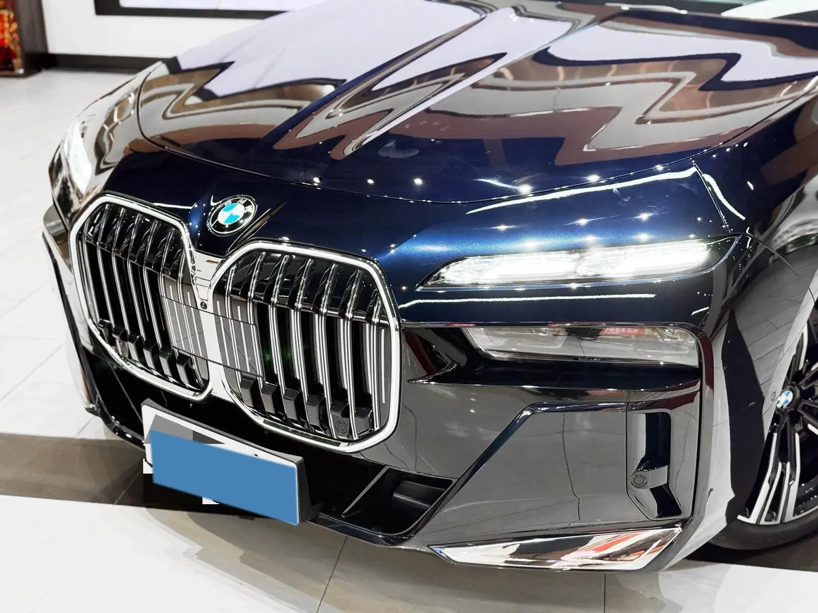 2023 BMW 7 thumbnail 3